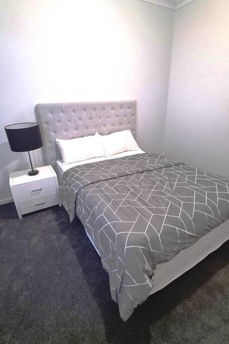 House Near The Lake Hosted By Rani - Accommodation Mount Tamborine 2