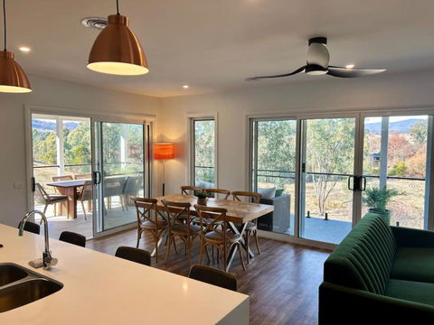 House On The Hill - Accommodation Mount Tamborine 1