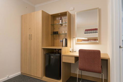 Adelaide Royal Coach - Accommodation Mount Tamborine 3