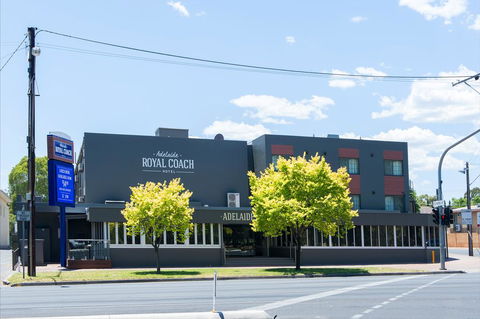 Adelaide Royal Coach - Accommodation Mount Tamborine 0