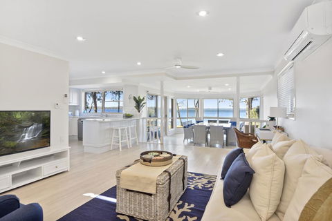 Adrift Retreat - St Georges Basin Waterfront Home - Accommodation Mount Tamborine 0