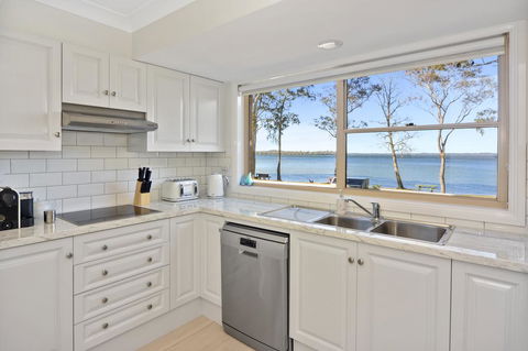 Adrift Retreat - St Georges Basin Waterfront Home - Accommodation Mount Tamborine 3