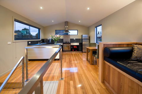 Alofi - Accommodation Mount Tamborine 1
