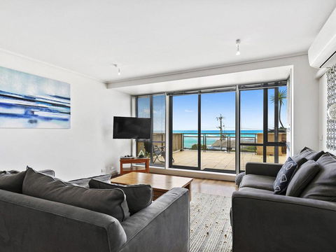 APARTMENT 12 PACIFIC APARTMENTS- Across From The Pier - Accommodation Mount Tamborine 3