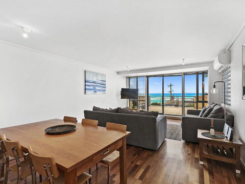 APARTMENT 12 PACIFIC APARTMENTS- Across From The Pier - Accommodation Mount Tamborine 1