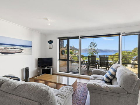 APARTMENT 26 PACIFIC APARTMENTS - Walk To Town - Accommodation Mount Tamborine 0