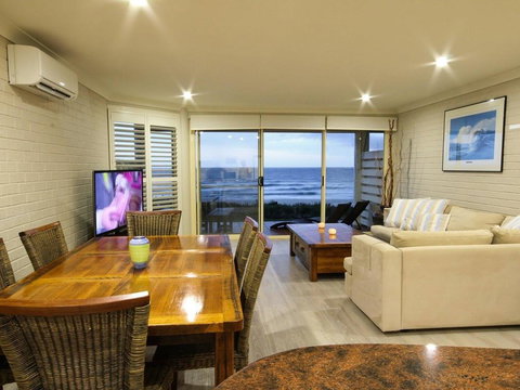 Aqua Vista On Blueys - Accommodation Mount Tamborine 1
