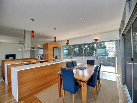 Architectural Design On The Beach - Accommodation Mount Tamborine 3