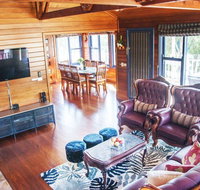 Artee House - A Bright Escape - Accommodation Mount Tamborine