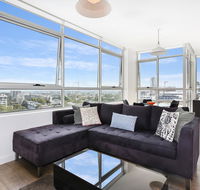 As the Sun Sets - Modern and Spacious 2BR Zetland Apartment Facing the Setting Sun - Accommodation Mount Tamborine