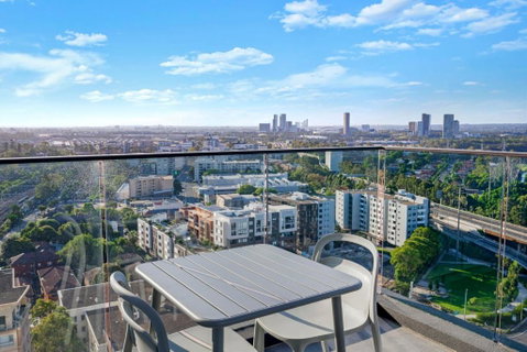 Luxury 1BR Apt With Stunning City Skyline Views - Accommodation Mount Tamborine 3