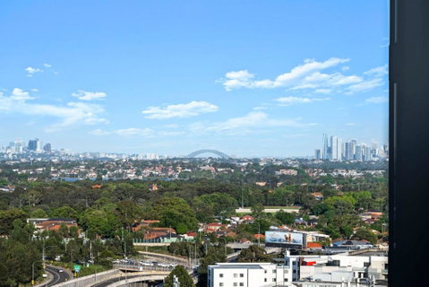 Luxury 1BR Apt With Stunning City Skyline Views - Accommodation Mount Tamborine 1