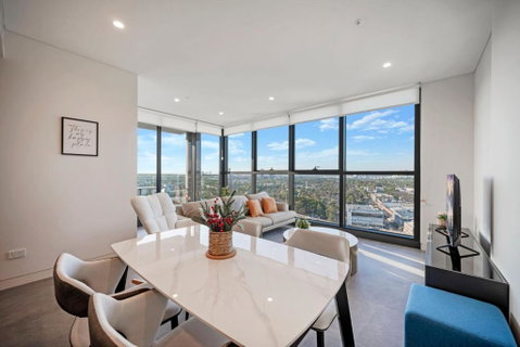 Luxury 1BR Apt With Stunning City Skyline Views - Accommodation Mount Tamborine 2