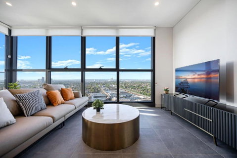 Luxury 1BR Apt With Stunning City Skyline Views - Accommodation Mount Tamborine 0