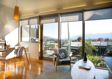 Luxury Scandinavian Townhouse - Accommodation Mount Tamborine 2