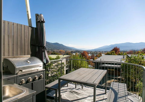 Luxury Scandinavian Townhouse - Accommodation Mount Tamborine 3