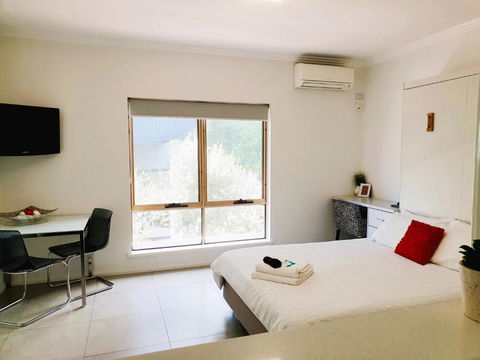 M4 West Perth Studio Apartment Near Kings Park - Accommodation Mount Tamborine 3