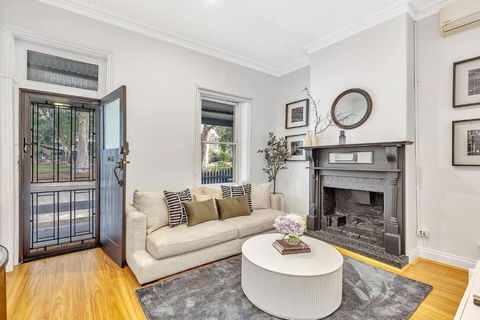 Main Street Terrace - An Elegant Urban Escape - Accommodation Mount Tamborine 2