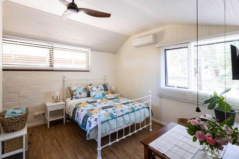 Maldon Cosy Garden Cottage - Charming One Room Studio - Accommodation Mount Tamborine 2