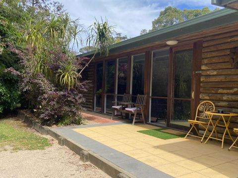 Mallacoota Log Cabins - Accommodation Mount Tamborine 3