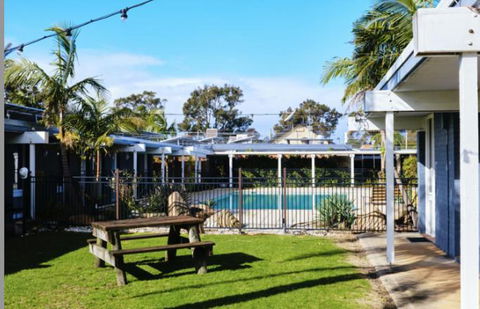 Mallacoota Hotel Motel - Accommodation Mount Tamborine 2