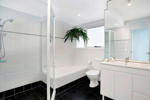 MAN29 - Beautiful 2 BR Apartment Manly Wharf Views - Accommodation Mount Tamborine 3
