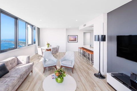 Meriton Suites Southport - Accommodation Mount Tamborine 2