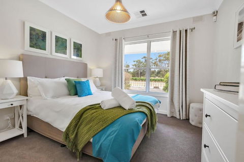Mid Century 4 Bedroom Getaway In Barossa Vineyard - Accommodation Mount Tamborine 1