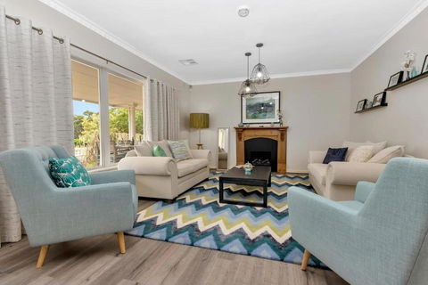 Mid Century 4 Bedroom Getaway In Barossa Vineyard - Accommodation Mount Tamborine 0