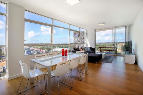 Moore To See - Modern And Spacious 3BR Zetland Apartment With Views Over Moore Park - Accommodation Mount Tamborine 0