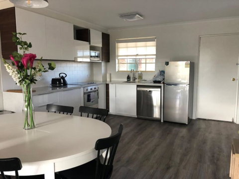 Modern 2BR Apartment With Parking - Accommodation Mount Tamborine 2