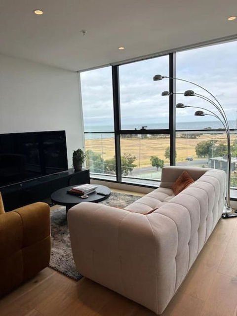 Modern 2 BRM Apt In Williamstown - Accommodation Mount Tamborine 1