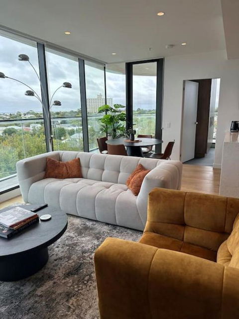 Modern 2 BRM Apt In Williamstown - Accommodation Mount Tamborine 2