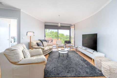 Modern And Homely 2BR Burke Crescent Apartment - Accommodation Mount Tamborine 0