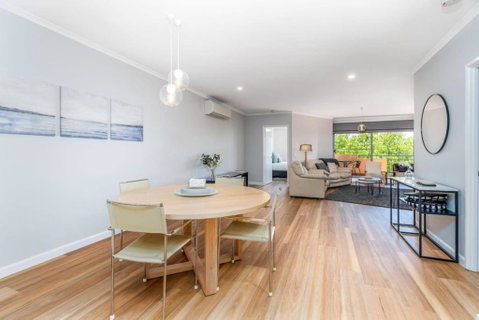 Modern And Homely 2BR Burke Crescent Apartment - Accommodation Mount Tamborine 1