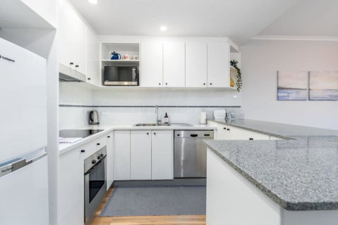 Modern And Homely 2BR Burke Crescent Apartment - Accommodation Mount Tamborine 3