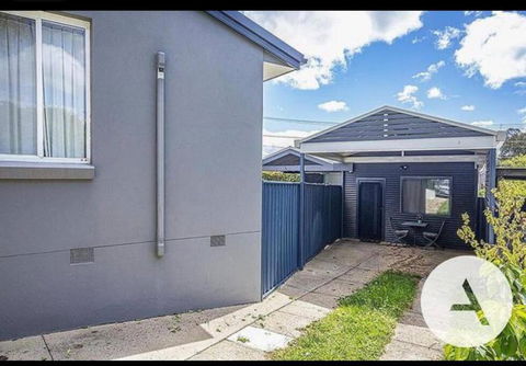 Modern Cottage Central Location - Accommodation Mount Tamborine 1