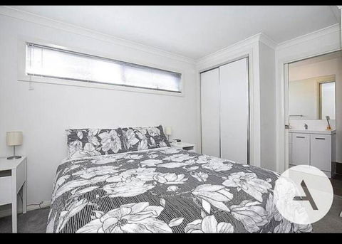Modern Cottage Central Location - Accommodation Mount Tamborine 3