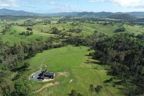 Modern Farmhouse - Accommodation Mount Tamborine 2