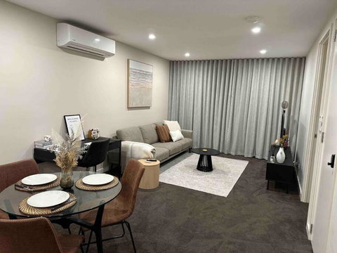Modern Griffith Apartment - Accommodation Mount Tamborine 2