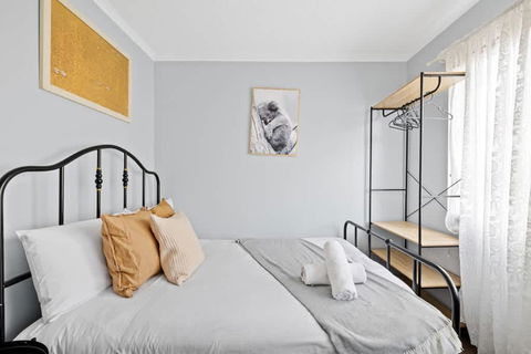 Modern Private Double Room - Central Spot At Liverpool - Shared Bathroom - Accommodation Mount Tamborine 2
