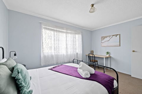 Modern Private Double Room - Central Spot At Liverpool - Shared Bathroom - Accommodation Mount Tamborine 1