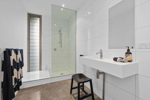 Modern Studio With Sweeping Views - Accommodation Mount Tamborine 1