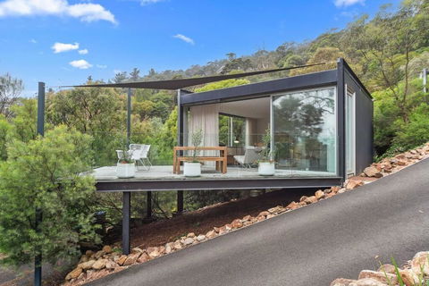 Modern Studio With Sweeping Views - Accommodation Mount Tamborine 3