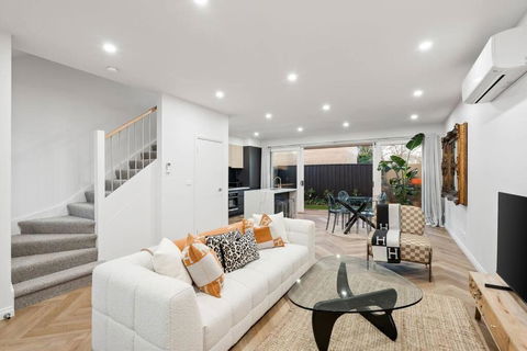 Modern Stylish Home - Walk To Beach - Accommodation Mount Tamborine 0