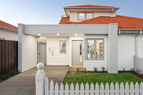 Modern Stylish Home - Walk To Beach - Accommodation Mount Tamborine 3
