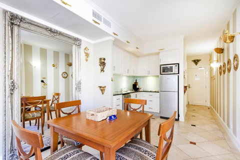 Nautical Romance, In The Heart Of Noosa - Accommodation Mount Tamborine 2