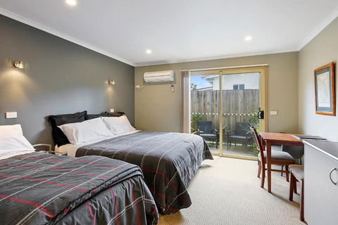 Motel Strahan - Accommodation Mount Tamborine 0