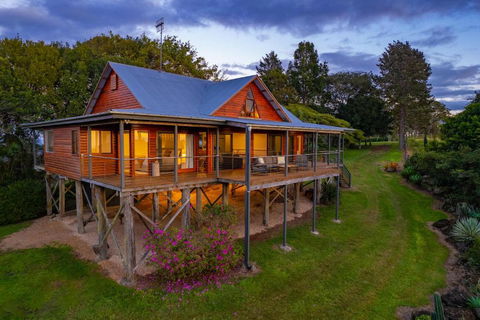 Mountain Retreat With Ocean Views And Fireplace - Accommodation Mount Tamborine 3