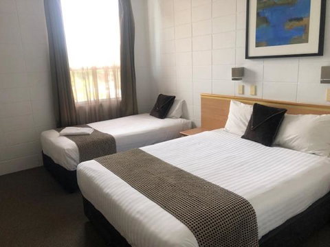 Narwee Hotel - Accommodation Mount Tamborine 1